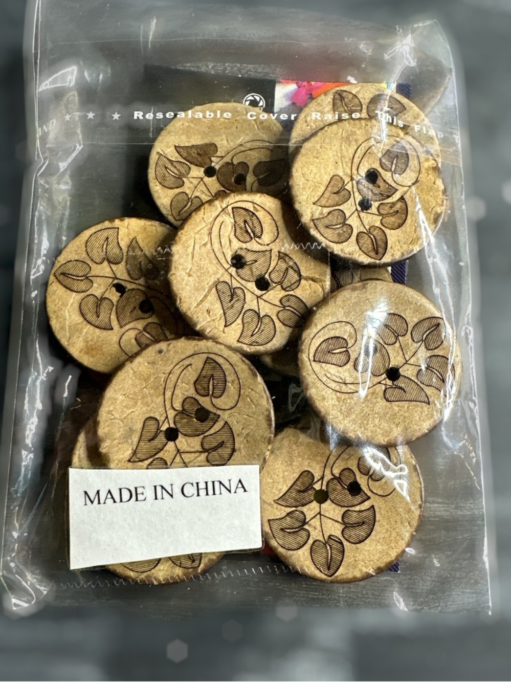 Lot of 12 leaf patterned recycled coconut husks buttons 28mm 2 hole